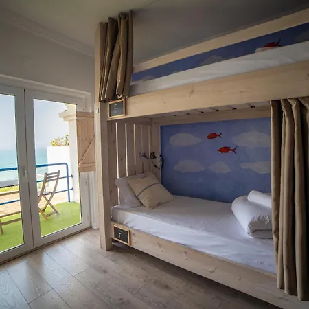 Saltline Surf House 호스텔 *