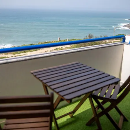 Saltline Surf House 에리세이라