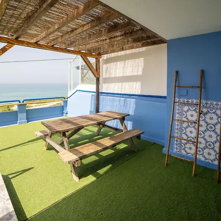 Saltline Surf House * 에리세이라